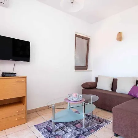 With A - C In Punat-insel Krk 55103 *