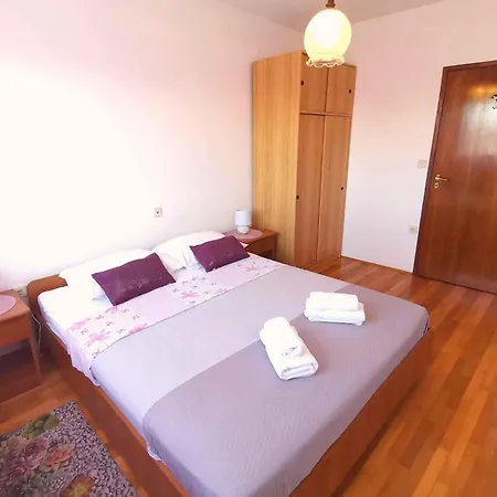 With A - C In Punat-insel Krk 55103 *